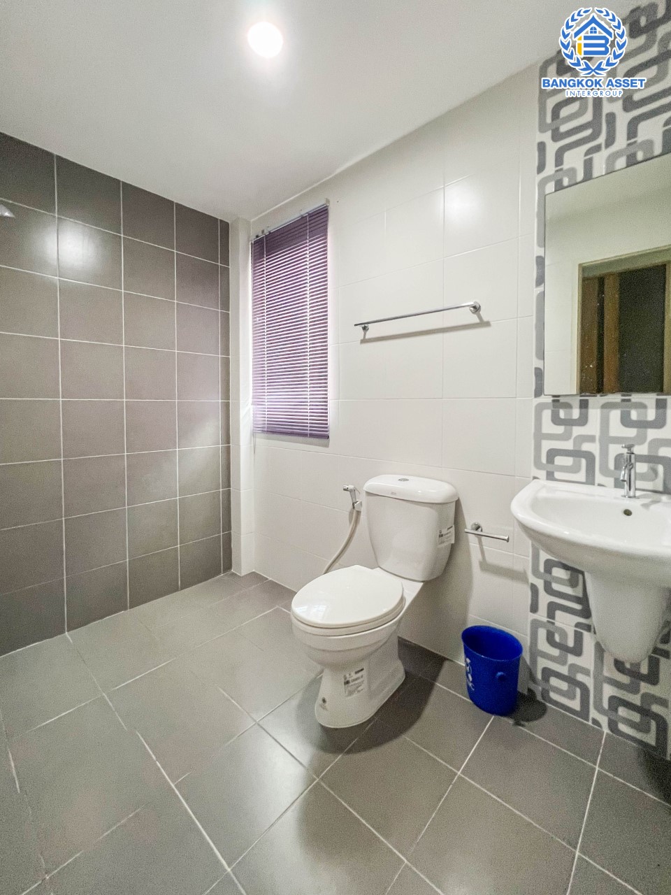 *****บ้านเดี่ยวมือสอง ม.คาซ่าพรีเมี่ยม ราชพฤกษ์-พระราม5 บ้านเดี่ยวหลังใหญ่ 3 ชั้น แบรนด์ Q.House เนื้อที่ 50.4 ตร.ว. ดีไซน์ตอบทุกไลฟ์สไตล์ ฟังก์ชัน 3 ห้องนอน 5 ห้องน้ำ จอดรถได้ 4 คัน บนทำเลติดถนนใหญ่ เชื่อมต่อทุกเส้นทาง ใกล้รถไฟฟ้าสายสีม่วง "สถานีบางพลู" และทวงด่วน "ศรีรัช"